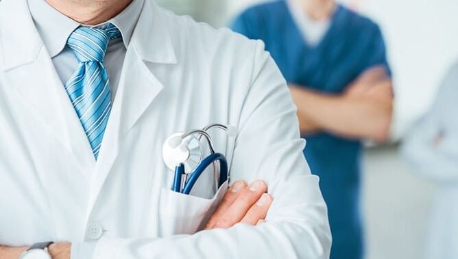 доктор кој се справува со проблеми со потенцијата по 50